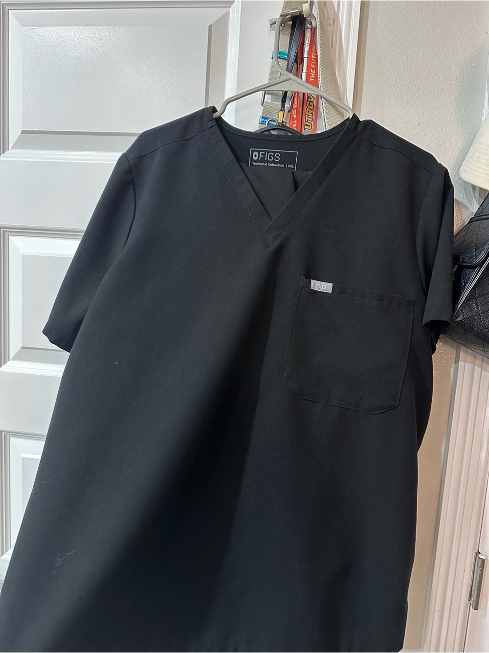 FIGS women’s  Black V-Neck Scrub Top and wide leg pants set 2x both